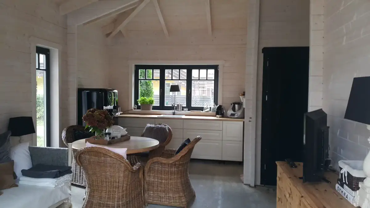 Weekend timber cabin – detail view
