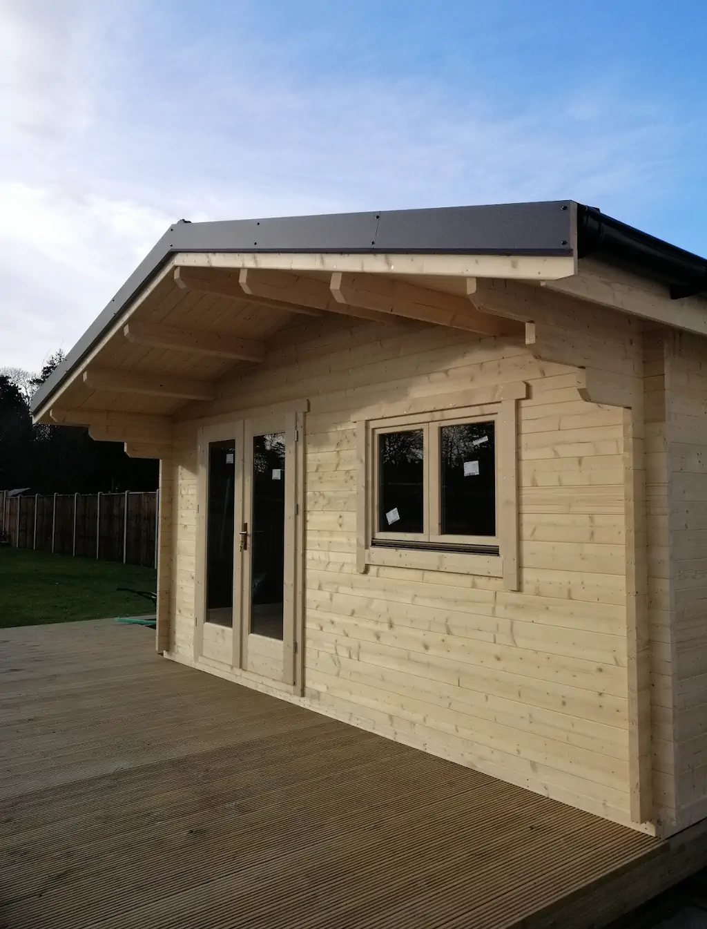 Real Project: The 'Umbrella Effect' – Why Your Cabin Needs a Large Roof Overhang